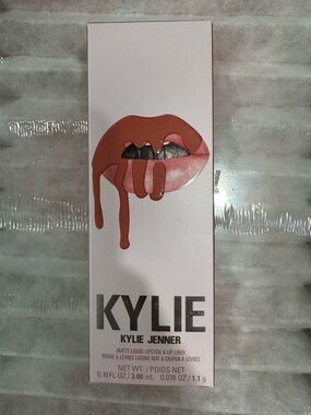 Kylie Jenner Lip Kit w Matte Liquid Lipstick & Lip Liner - Autumn Mate